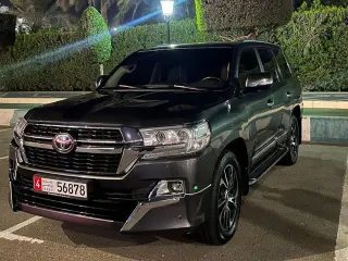 2013 Toyota Land Cruiser في Abu Dhabi سيارة مستعملة