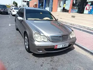 2005 Mercedes-Benz C-Class في Abu Dhabi سيارة مستعملة