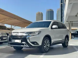 2020 Mitsubishi Outlander in Dubai used car