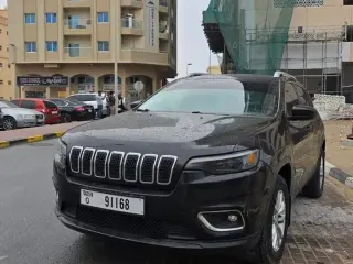 2019 Jeep Cherokee في Abu Dhabi سيارة مستعملة