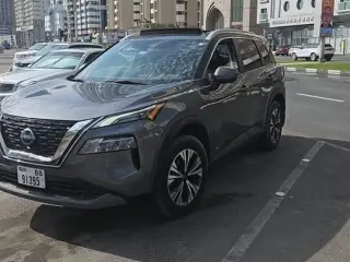 2023 Nissan Rogue في Dubai سيارة مستعملة