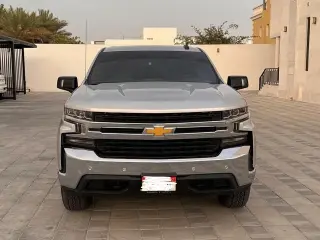 2019 Chevrolet Silverado في Abu Dhabi سيارة مستعملة