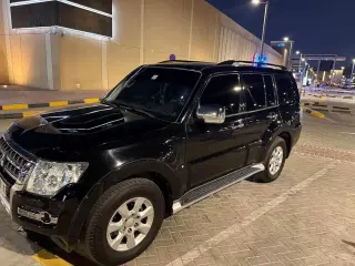 2015 Mitsubishi Pajero in Dubai used car