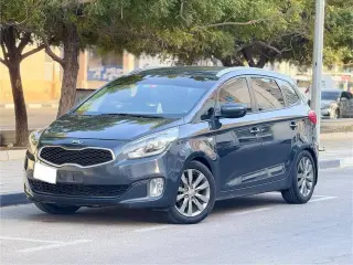 2014 Kia Carens في Sharjah سيارة مستعملة