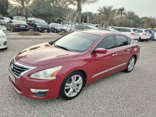 2015 Nissan Altima في Abu Dhabi سيارة مستعملة