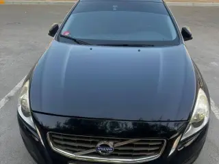 2012 Volvo S60 في Dubai سيارة مستعملة