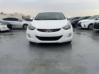 2013 Hyundai Avante في Dubai سيارة مستعملة