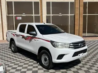 2016 Toyota Hilux in Sharjah used car