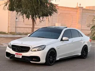 2010 Mercedes-Benz E-Class في Al Ain سيارة مستعملة