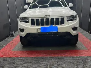 2015 Jeep Grand Cherokee في Dubai سيارة مستعملة