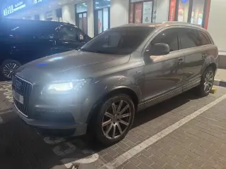 2015 Audi Q7 في Dubai سيارة مستعملة