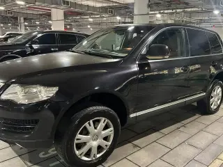 2010 Volkswagen Touareg في Dubai سيارة مستعملة