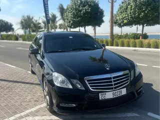 2012 Mercedes-Benz E-Class في Dubai سيارة مستعملة