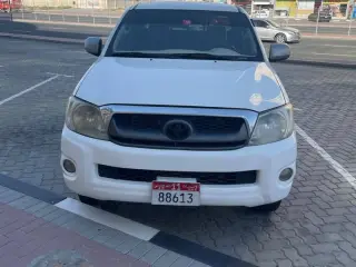 2009 Toyota Hilux in Abu Dhabi used car