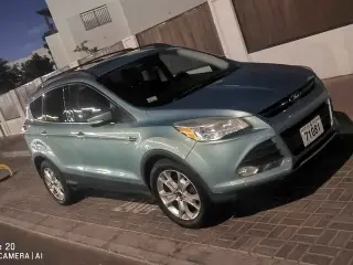 2013 Ford Escape في Dubai سيارة مستعملة