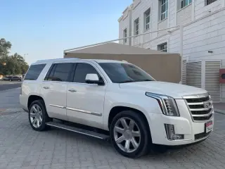 2015 Cadillac Escalade في Al Ain سيارة مستعملة