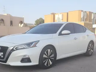 2020 Nissan Altima في Dubai سيارة مستعملة