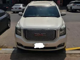 2015 GMC Yukon في Abu Dhabi سيارة مستعملة