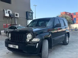 2012 Jeep Cherokee في Dubai سيارة مستعملة