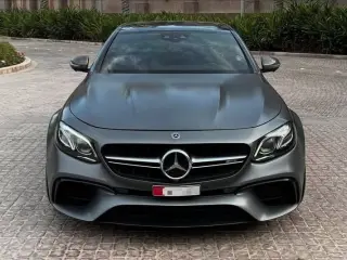 2018 Mercedes-Benz E63 AMG في Abu Dhabi سيارة مستعملة