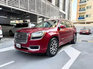 2014 GMC Acadia في Dubai سيارة مستعملة