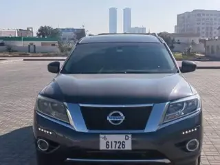 2013 Nissan Pathfinder في Dubai سيارة مستعملة