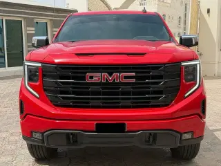 2022 GMC Sierra في Abu Dhabi سيارة مستعملة