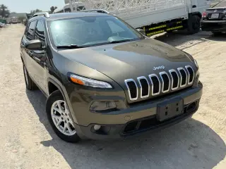 2015 Jeep Cherokee في Sharjah سيارة مستعملة
