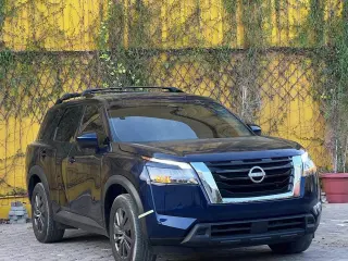 2022 Nissan Pathfinder في Dubai سيارة مستعملة