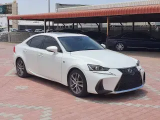 2019 Lexus IS في Sharjah سيارة مستعملة