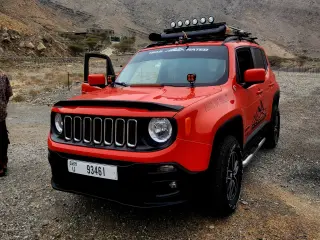 2017 Jeep Renegade في Dubai سيارة مستعملة