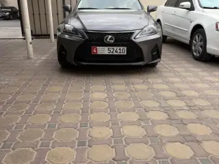 2013 Lexus IS في Abu Dhabi سيارة مستعملة