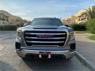 2021 GMC Sierra في Abu Dhabi سيارة مستعملة