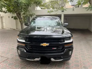 2017 GMC Sierra في Dubai سيارة مستعملة