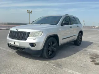 2011 Jeep Grand Cherokee في Dubai سيارة مستعملة