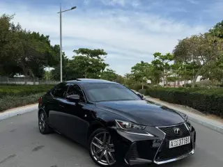 2020 Lexus IS في Dubai سيارة مستعملة