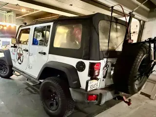 2016 Jeep Wrangler Unlimited في Dubai سيارة مستعملة