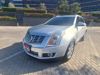 2014 Cadillac SRX في Dubai سيارة مستعملة