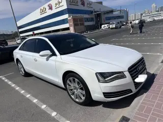 2011 Audi A8 في Dubai سيارة مستعملة