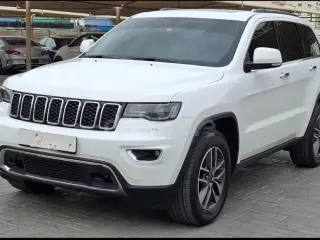 2019 Jeep Grand Cherokee في Dubai سيارة مستعملة