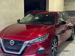 2020 Nissan Altima في Dubai سيارة مستعملة