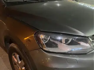 2012 Volkswagen Touareg في Dubai سيارة مستعملة