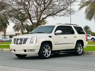 2012 Cadillac Escalade في Sharjah سيارة مستعملة