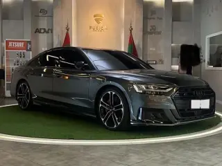 2020 Audi S8 في Abu Dhabi سيارة مستعملة