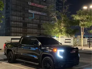 2021 GMC Sierra في Sharjah سيارة مستعملة