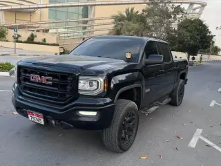 2017 GMC Sierra في Sharjah سيارة مستعملة