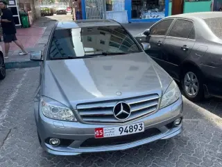 2010 Mercedes-Benz C-Class في Abu Dhabi سيارة مستعملة