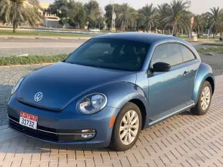 2016 Volkswagen Beetle في Abu Dhabi سيارة مستعملة