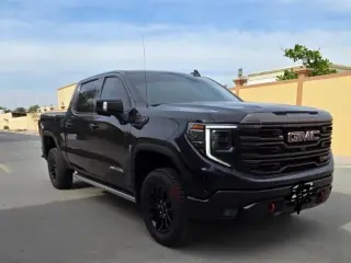 2022 GMC Sierra في Dubai سيارة مستعملة