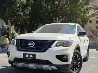 2020 Nissan Pathfinder في Dubai سيارة مستعملة